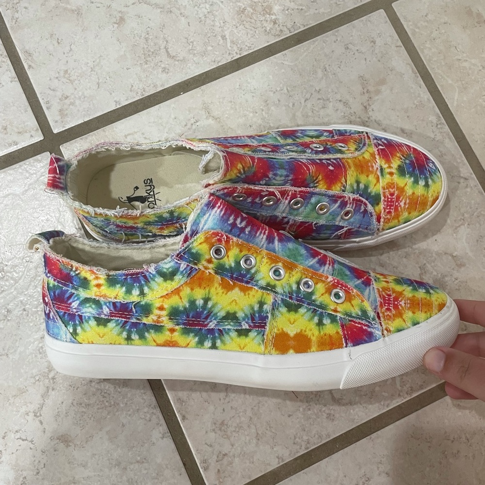 Corkys size 10 slip on tennis shoes tie dye